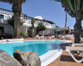 Apartamentos Los Tulipanes - Puerto del Carmen - Piscina