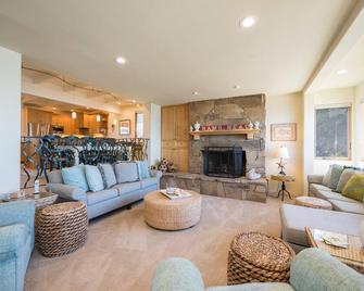 Sea Spray- #PH14 Spectacular Oceanfront Living at it's Best! - Cambria - Sala de estar