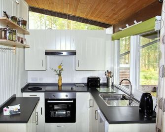 Authentic Log Cabin In A Lovely Forest Location Close To Stunning Loch Awe - Taynuilt - Kitchen