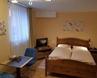 Very central apartment / 150m to the large Plöner See / Fewo 4 - Plön - Schlafzimmer