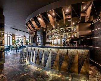 Conti Hotel Vilnius, Conference Centre, Restaurant & Bar - וילנה - בר
