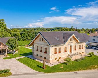 Skedenj Pri Vili Trate - Križevci pri Ljutomeru - Building