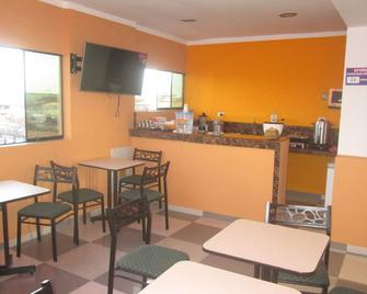 Ari's Hotel III - Iquitos - Restoran
