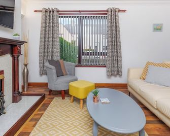 Hebridean Holiday House - Stornoway - Living room