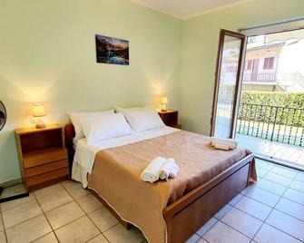 Beach Apartment Cannobio - Cannobio - Schlafzimmer