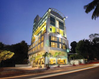 Biverah Hotel & Suites - Thiruvananthapuram - Building