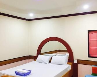 Nadeetawee Resort - Kabin Buri - Bedroom