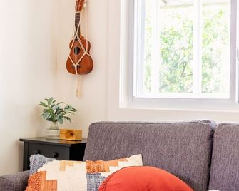 Cowboy Chic Studio with Pool Near 12 South & 25 Miles to Downtown Nashville - Nashville - Sala de estar