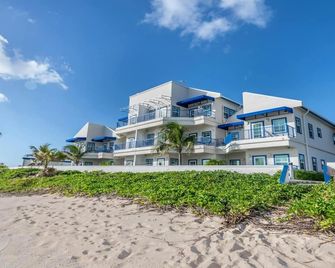 Flamingo Beach by Hilton: Oceanfront Resort, Pools & Spacious Studios To Relax! - Philipsburg - Budynek