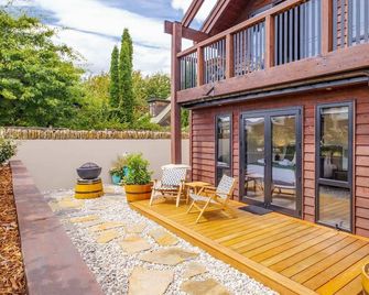 Mountain View Chalet - Wanaka - Patio