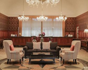 Dive into the Heart of Rochester: 2 Elegant Rooms Near Boutiques & Eateries - Rochester - Lounge
