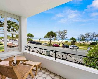 Houston Beachfront Apartments - Clear Island Waters - Balcony