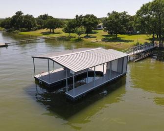 Quiet lakefront home. on Lake Leon, Eastland TX. 90 min to Fort Worth. - Eastland - Вигляд зовні