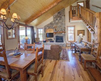 Beautiful Mountain Home-Great Views-Hot Tub-Free Resort Shuttle-Toddler Friendly - Fraser - Dining room