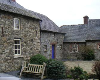 Cozy 2-bedroom stone cottage with large garden - Knocktopher - Gebäude