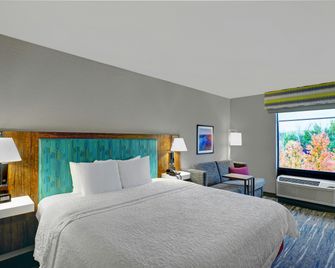Hampton Inn Utica - Utica - Habitación