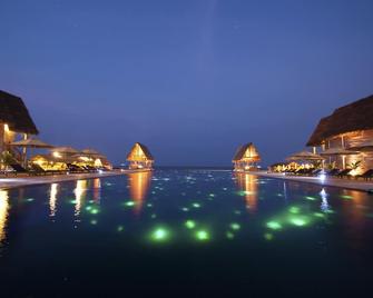 Maalu Maalu Resort & Spa - Thema Collection - Kalkudah - Piscina