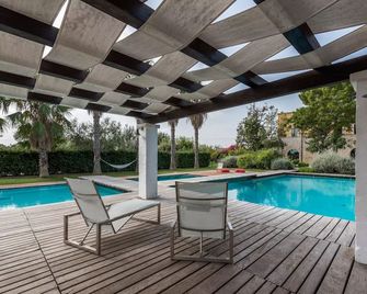 Villa Carcano - Trani - Piscina