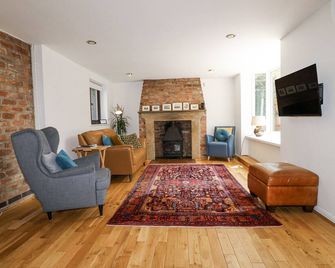 35 Main Street, Family Friendly, Character Holiday Cottage In Lowdham - Nottingham - Living room