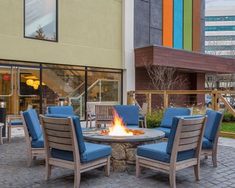 EVEN Hotel Norwalk, an IHG Hotel - Norwalk - Patio