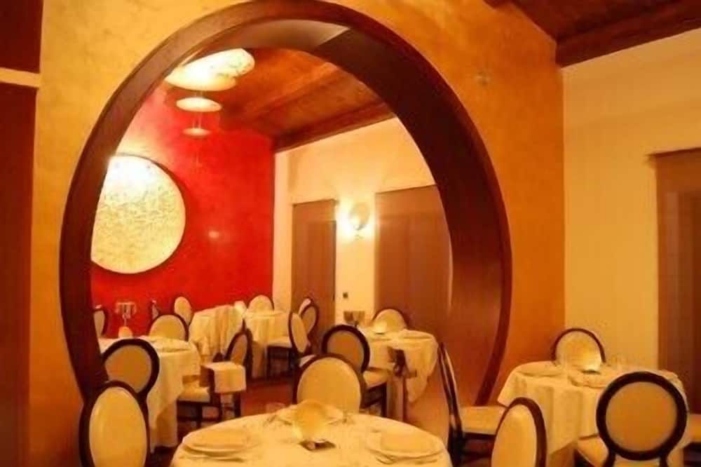 هوتل دي كولونيالي - سرقوسة - مطعم