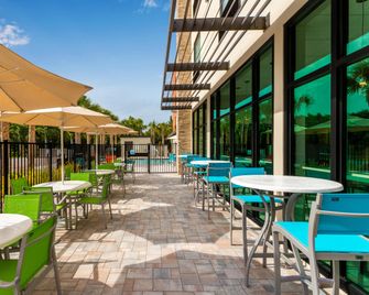 Holiday Inn Express & Suites Ft Myers Beach-Sanibel Gateway By IHG - Fort Myers Beach - Патіо