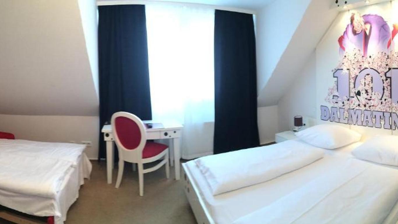 CineHotel Maroni