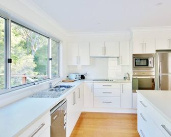 Elaine at Hyams Beach - Hyams Beach - Cocina