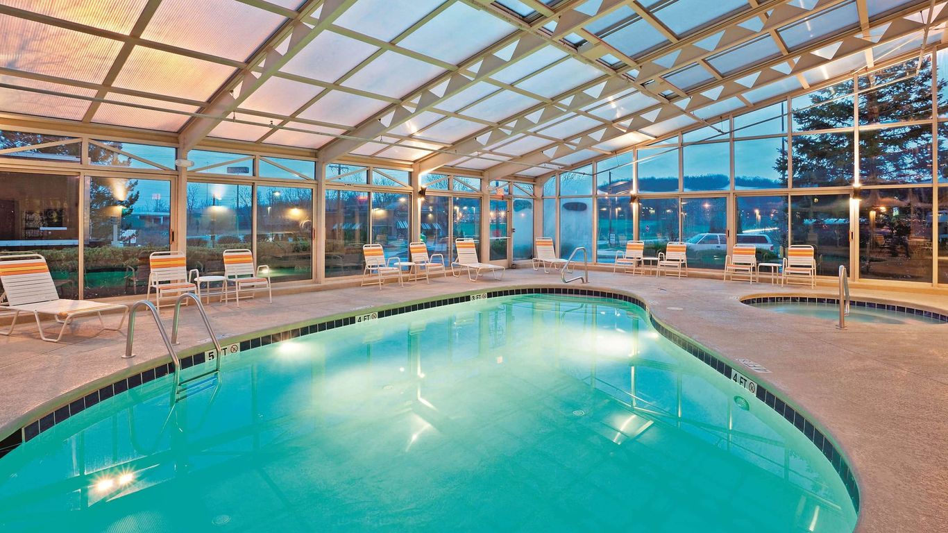 La Quinta Inn & Suites by Wyndham Mansfield OH