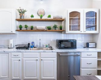 3bd/2ba Dedicated Workspace, King Bed, Pets Welcome - Greenville - Kuchyň