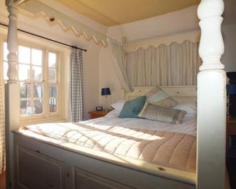 The White Horse Inn - Faversham - Bedroom