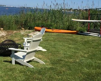 Relaxing Lake Retreat - Montauk - Innenhof