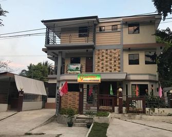 Gravino Pension House - Oslob - Edificio