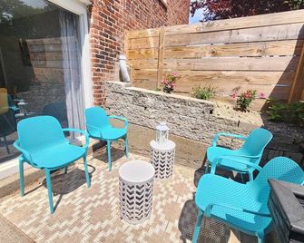 Jennifer's College Hill Apartment Private Entry & Patio - Providence - Patio