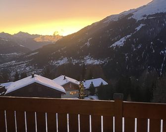 5 Family Chalet with breathtaking mountain view - Bellwald - Balcon