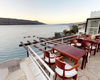 هوتل بيلفيدر - باغ - شرفة