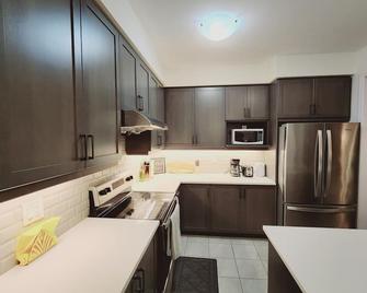 Majestic Elegance-15 mins-Niagara Falls & 10 mins-Brock University - Thorold - Kitchen