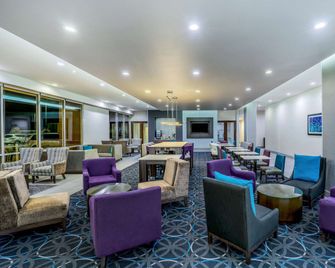 La Quinta Inn & Suites by Wyndham Houston Cypress - Cypress - Salónek
