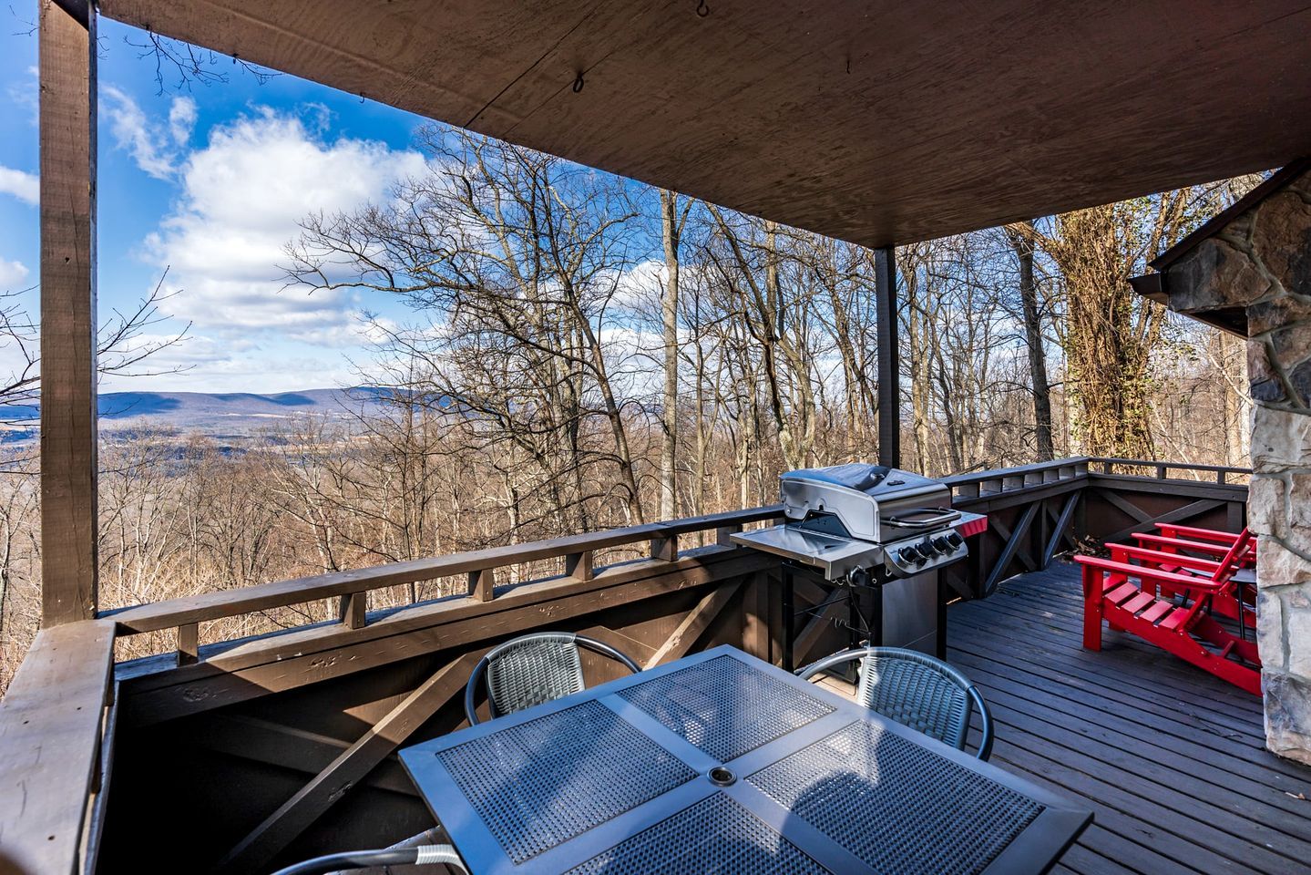 Stone chalet w views & hot tub