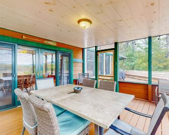 Sensational lakefront retreat with private beach, firepit, wood fireplace, & W/D - Tamworth - Dining room