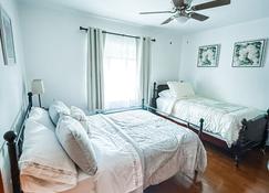 The Main Street Stay - Apt 1 - Nrg - Ansted - Chambre