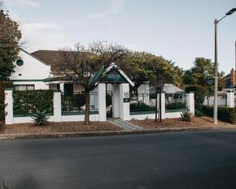 Cummings Guesthouse - Wellington - Building