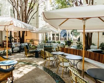 Hotel Granada - Atlanta - Patio