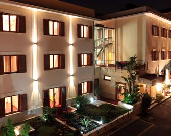 Diana Inn Accommodations - Pompei - Building