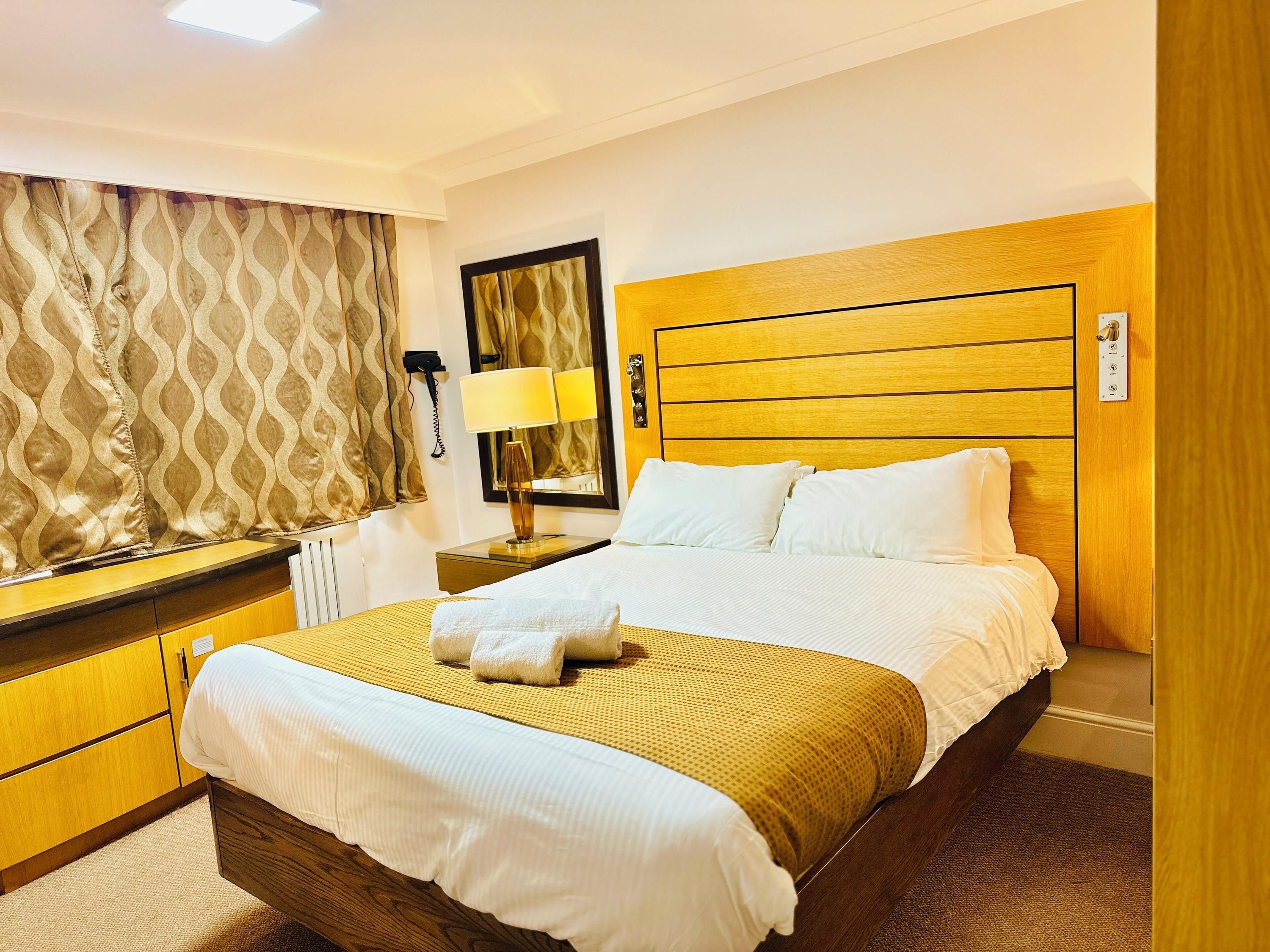 Crown Hotel - Stone, Near Stoke-On-Trent by OYO - Stone