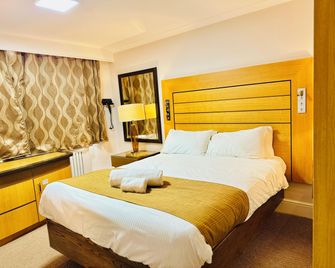 Crown Hotel - Stone, Near Stoke-On-Trent by OYO - Stone