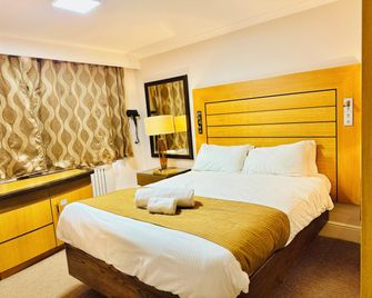 Crown Hotel - Stone, Near Stoke-On-Trent by OYO - Stone