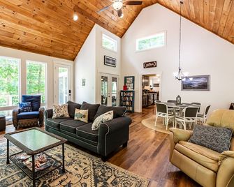 Lake Front Home on beautiful Norris Lake with Covered Dock - Rocky Top - Sala de estar