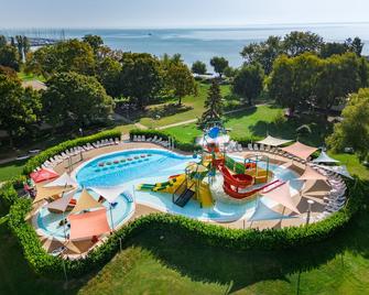 Hotel Marina - Balatonfured - Zwembad