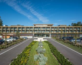 Deltapark Vitalresort - Spiez - Edificio